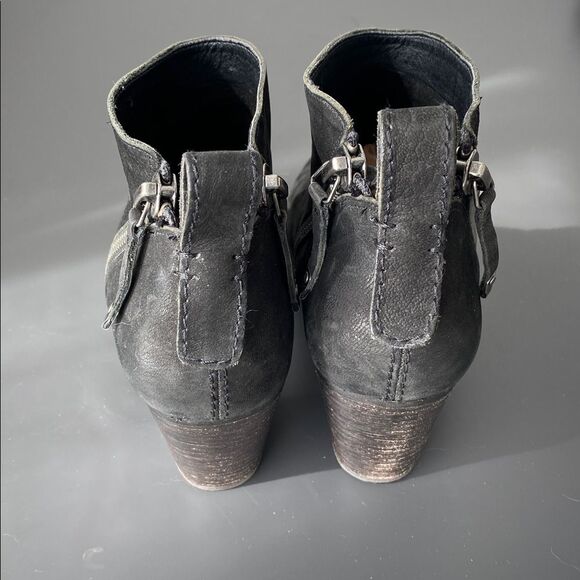 dolce vita Black Leather Ankle Heeled Boots Diagonal Zipper Design Sz 8 Chic - Picture 5 of 7